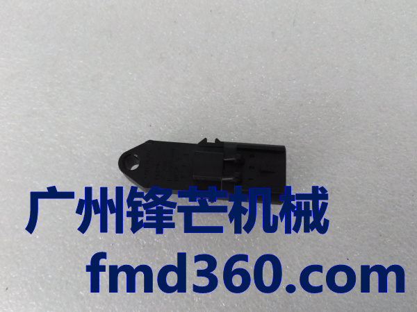 小松PC200-8增压器空气压力传感器进气压力传感器