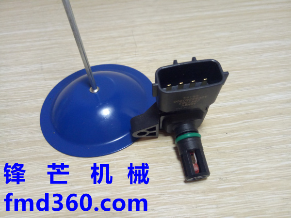 小松PC200-8挖机6D107空气压力传感器2897333(图1)