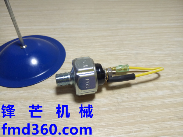 广州锋芒机械日立ZX60挖机4JG1机油压力传感器1-82410033-0、1824