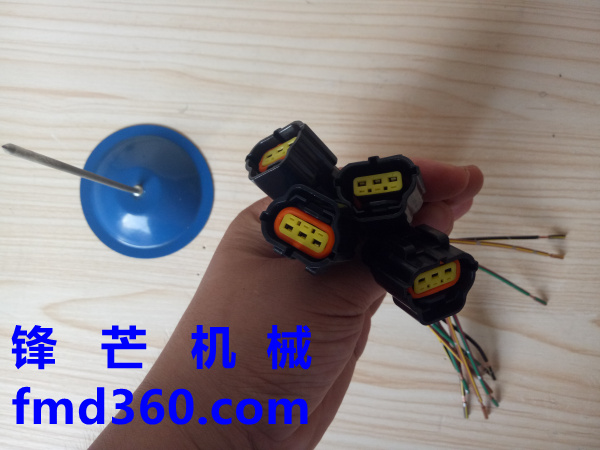 锋芒机械进口挖机配件神钢-8高压传感器插头(图1)